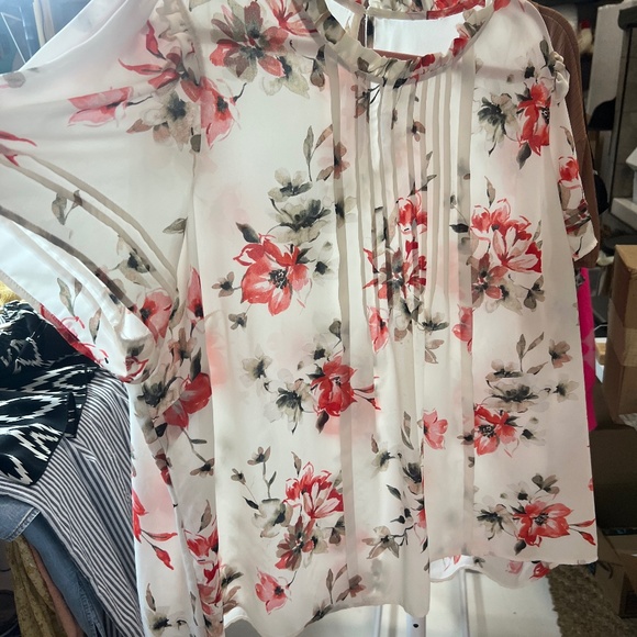 Floral blouse - Picture 1 of 4
